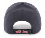 Kšiltovka MLB týmu Boston Red Sox značky '47 Brand. Kšiltovka Boston Red Sox v tmavě modrém provedení s vyšitým logem Boston Red Sox na přední straně. Na boku vyšité '47. Vzadu nastavitelný černý pásek na suchý zip s nápisem Red Sox takže kšiltovka padne 