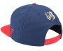 Snapback Washington Capitals v tmavě modrém provedení s červeným kšiltem.